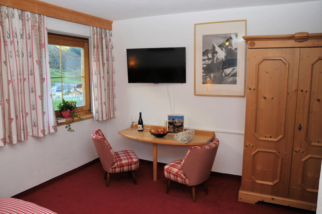 Pension Belvedere Galtuer Room photo